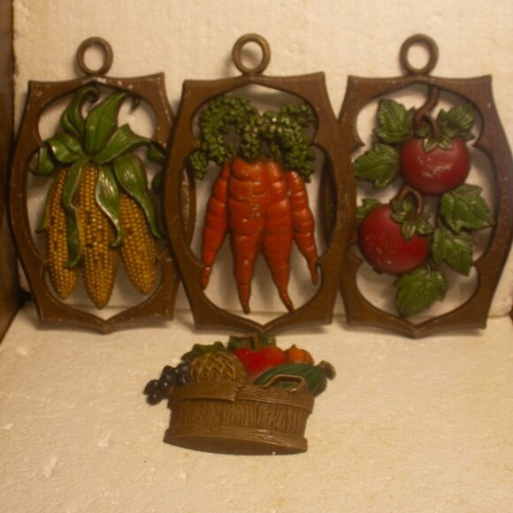Vintage (1976) Cast Metal Wall Hanging Vegetable and Fruit Decor Retro Lot of 4 - Picture 1 of 7